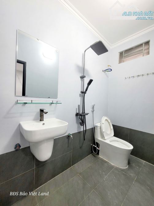 Bán nhà 3 tầng sạch đẹp về ở luôn ngõ 109 Trại Lẻ - 4