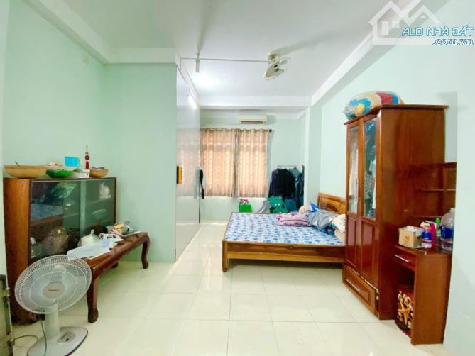 NHÀ BÁN HẺM LẠC LONG QUÂN, P.10, QUẬN TÂN BÌNH. DIỆN TÍCH 84M2 - NGANG KHỦNG - GIÁ CHỈ 12 - 4