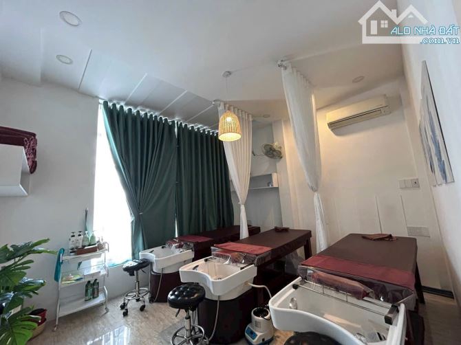 Nhà 4 tầng mặt tiền Phan Đình Phùng Gần Chợ Đầm Ngay Trung tâm TP.Nha Trang - 4