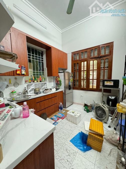 Nhà tự xây, ngõ 40 Phan Đình Giót, sổ 64m2,gần oto, ngõ SH quay đầu. Bán gấp 11 tỷ - 4