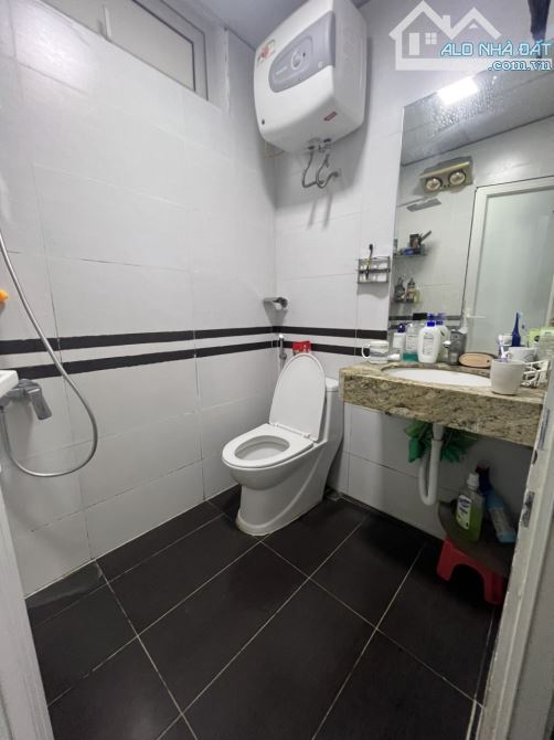 Bán tập thể tầng 2, ngõ 120 Hoàng Quốc Việt, Cầu Giấy: 120m, 3 ngủ. 110tr/m - 4