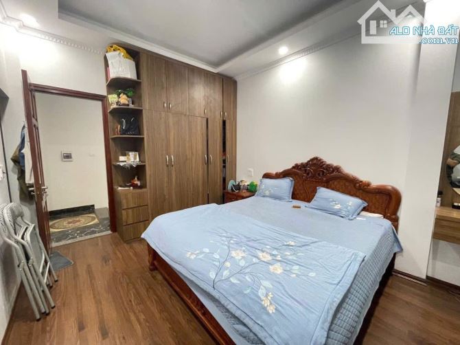 Nhà cán bộ xây - Bán chuyển đổi về gần con - Ngõ 4m ô tô thông các phố - Kinh doanh tốt - 4