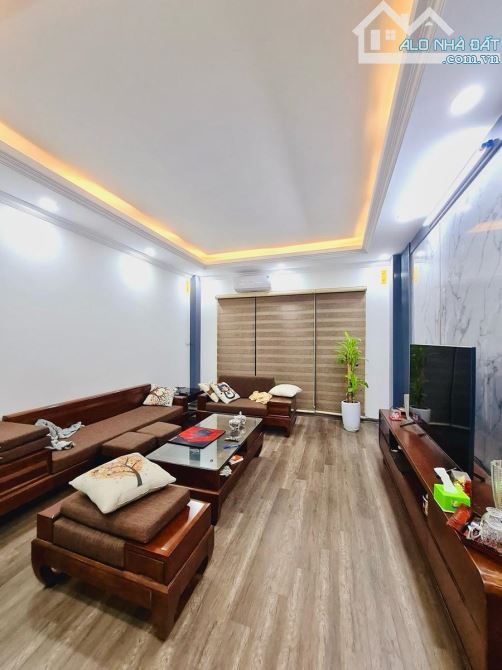 BÁN NHÀ GIẢI PHÓNG - HOÀNG MAI - THANG MÁY - FUL NỘI THẤT - 60M X 6 TẦNG - MT 4.2M - 4