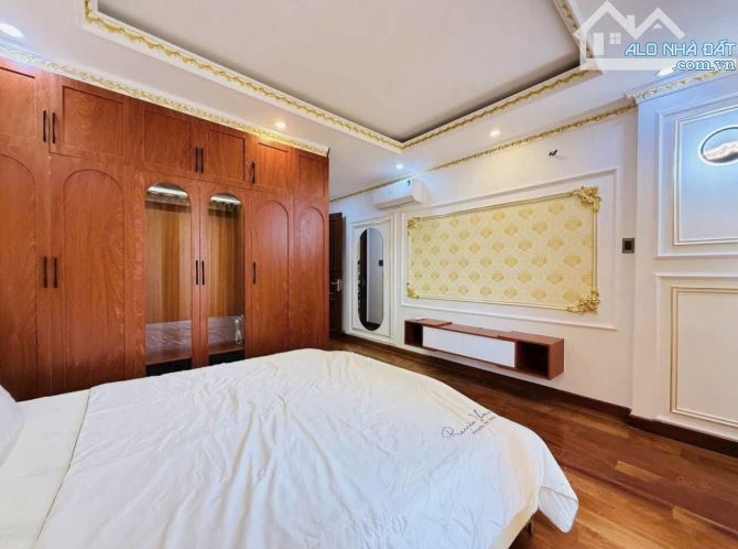 NHÀ ĐẸP GIÁ RẺ NGAY NGUYỄN CÔNG TRỨ,QUẬN 1-GIÁ:4,95TỶ/63m2(4,2x15m).NHÀ 4 TẦNG KIÊN CỐ - 4