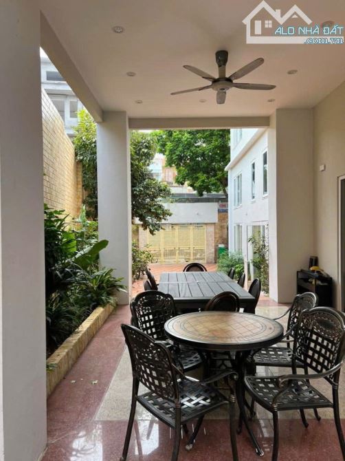 BIỆT THỰ ĐẲNG CẤP 313M2 - DIỆN TÍCH RỘNG Ở SƯỚNG - MẶT NGÕ ÔTÔ TRÁNH - GIÁ ĐẦU TƯ - - 4