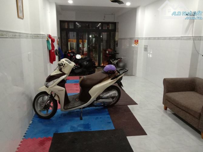 Bán nhà mặt tiền Dương Bá Trạc Phường 1 Quận 8. Nhà nở hậu, đang cho thuê CHDV thu nhập 50 - 4