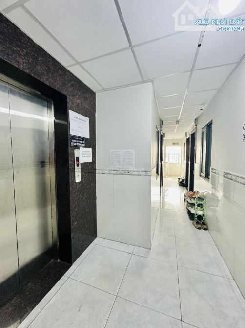 Bán gấp CHDV dòng tiền 200tr/tháng. 180m2. 8 tầng. 54 phòng. Ngay CV Lê Thị Riêng. Q10 - 4