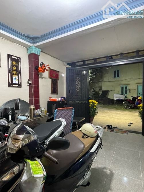 BÁN NHÀ 2 TẦNG - DT KHỦNG - HXH - KHÔNG BỊ LỘ GIỚI - GIÁ TỐT - P.BHH, BÌNH TÂN - 5