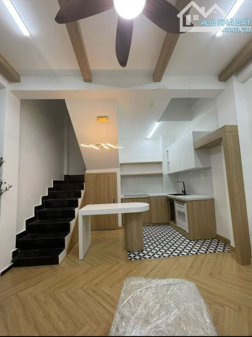Q5- Nhà 1 Trệt 2 Lầu, 50m2 hẻm oto sổ sẵn đường Trần Bình Trọng giá 3 tỷ 150 - 5