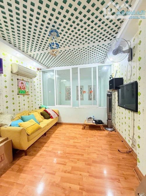 Nhà bán: đường Bành Văn Trân, DTSD 107m, 5Tầng, nhỉnh  5 tỷ - 5