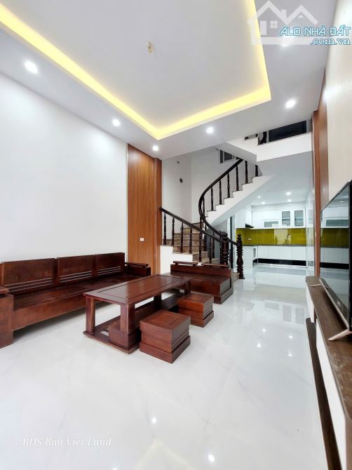 Bán nhà 3 tầng sạch đẹp về ở luôn ngõ 109 Trại Lẻ - 5