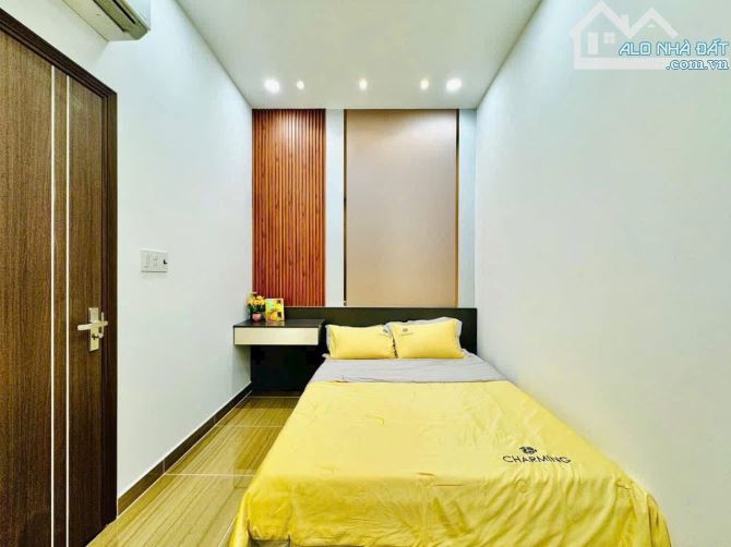 Cô Hà bán gấp căn nhà hẻm 1/ ngay Hòa Bình, Tân Phú. Giá: 3 Tỷ 050 / 54m2. Sổ hồng riêng - 5