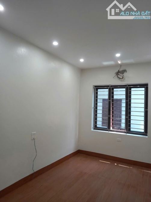 BÁN NHÀ XÂY MỚI 3,5 TẦNG NGÕ CÁCH MẶT ĐƯỜNG KÊNH  30M - 5