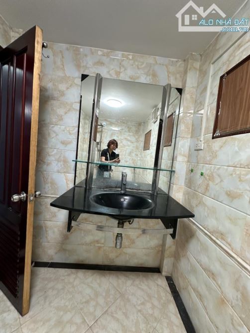 SIÊU PHẨM 12Tỷ 35m 5T MT 4m ĐỘI CẤN BA ĐÌNH ÔTÔ 7CHỖ ĐỖ CỬA 15M RA PHỐ ÔTÔ TRÁNH NGÕ THÔNG - 5