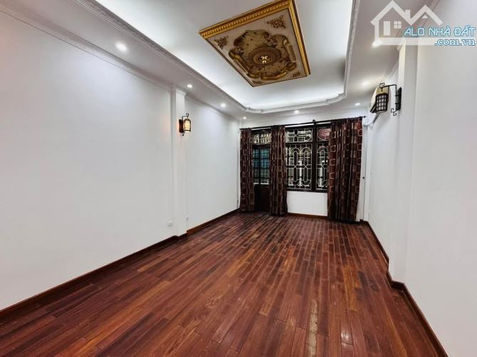 Nhà tự xây, mặt ngõ oto vào nhà, Trung Liệt, thoáng sau, sổ 70m2, CTY. Giá 16.6 tỷ - 5
