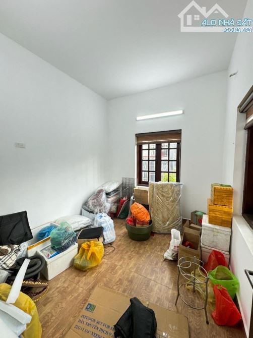 Nhà tự xây, ngõ 40 Phan Đình Giót, sổ 64m2,gần oto, ngõ SH quay đầu. Bán gấp 11 tỷ - 5