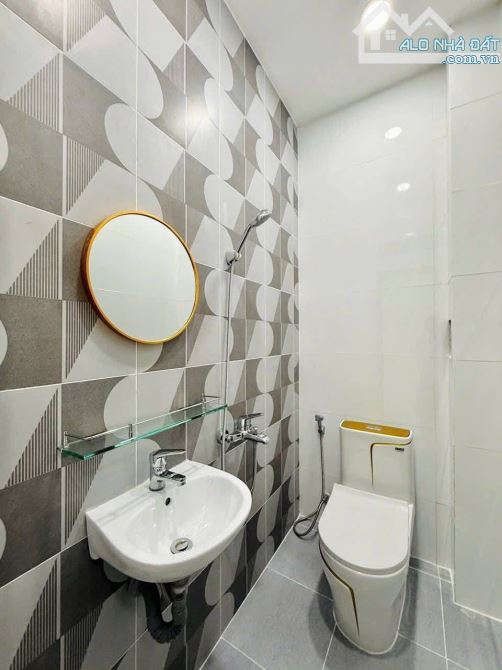 Chủ kẹt tiền, bán gấp nhà Hậu Giang, Quận 6. Giá: 2 Tỷ 690 / 56m2. SHR, hẻm ô tô 5m - 5