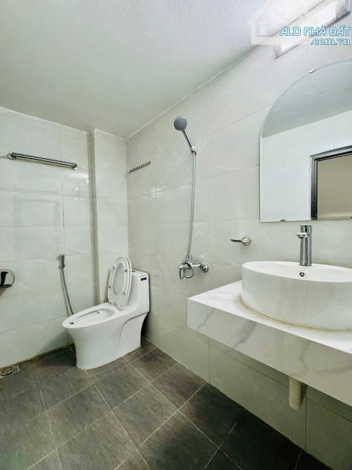 🔥SOS - Nhà Hiếm cực đỉnh - Nguyễn Đức Cảnh(Trương Định)- SĐCC - 30M2*5T chỉ 5,83TỶ 🔥 - 5