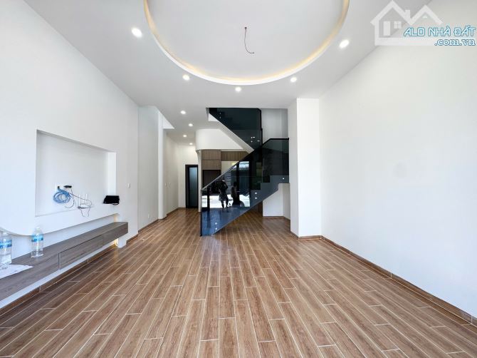 NHÀ PHỐ 3 TẦNG MỚI XÂY - FULL NỘI THẤT CAO CẤP -ĐƯỜNG TRIỆU QUANG PHỤC, GIÁ 4,9 TỶ. - 5