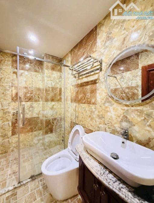 NHÀ ĐẸP GIÁ RẺ NGAY NGUYỄN CÔNG TRỨ,QUẬN 1-GIÁ:4,95TỶ/63m2(4,2x15m).NHÀ 4 TẦNG KIÊN CỐ - 5