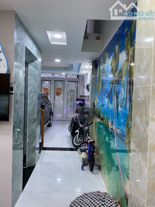 NHÀ TÂN BÌNH CÓ THANG MÁY 4x14M GIÁ 8,4 TỶ TẠI PHẠM VĂN CHIÊU PHƯỜNG 15 NHÀ 5 TẦNG 5 PHÒNG - 5