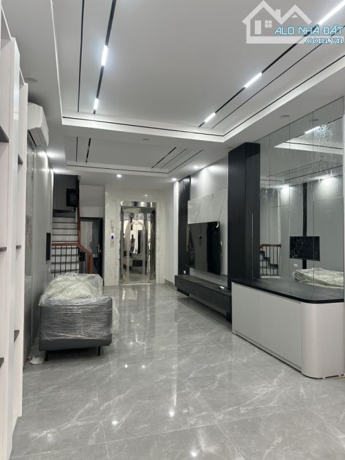 BÁN NHÀ ĐƯỜNG HỒNG TIẾN - OTO - THANG MÁY , GIÁ 13 TY - ĐẸP LONG LANH - 5