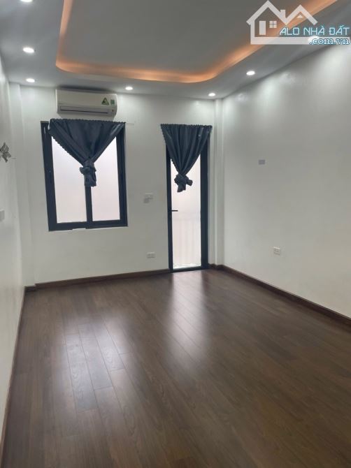 Bán nhà gần ga tàu điện Nhổn ô tô vào nhà 5 tầng 4 phút ra Nhổn chỉ hơn 4 tỷ - 5