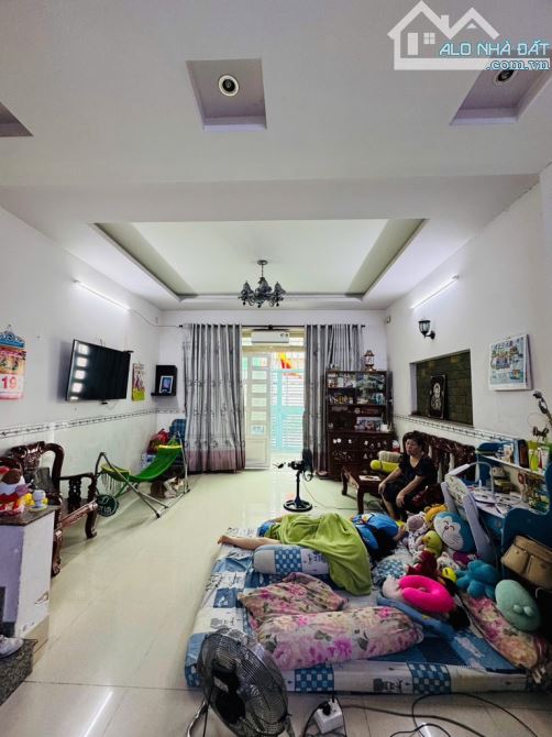 bán nhà Tân thới hiệp 20, 2 TẦNG, HẺM 5 M2, BUÔN BÁN NHỎ, quận 12, giá siêu rẻ, chỉ 4.65tỷ - 5