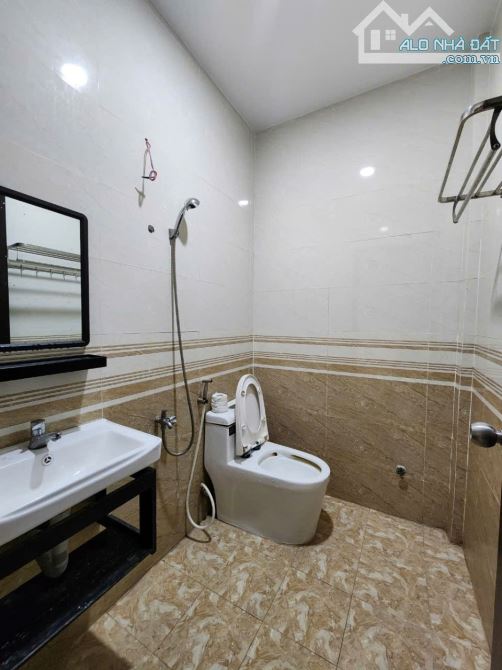 6.6 tỷ 65m2 ngay nhà ga T3 trệt 2 lầu đúc thông đường mới C12 - 5