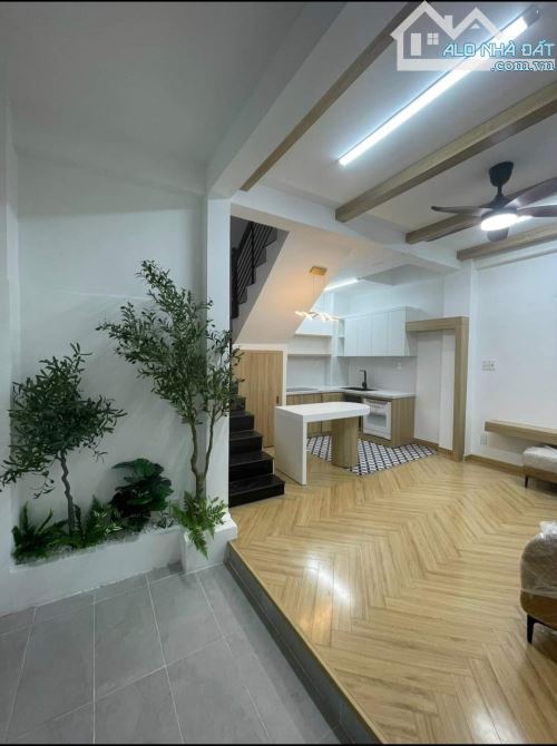 Q5- Nhà 1 Trệt 2 Lầu, 50m2 hẻm oto sổ sẵn đường Trần Bình Trọng giá 3 tỷ 150 - 6