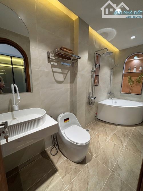 Nhà đẹp đường Huỳnh Văn Bánh, Phú Nhuận- 60m2- Sổ Hồng Riêng- An Cư - Giá yêu chỉ 3 Tỷ 190 - 6