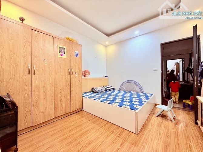 KIM GIANG 40M2 - NHÀ DÂN TỰ XÂY - MẶT NGÕ THÔNG -  Ô TÔ QUA NHÀ - AN SINH XÃ HỘI ĐỈNH CAO - 5