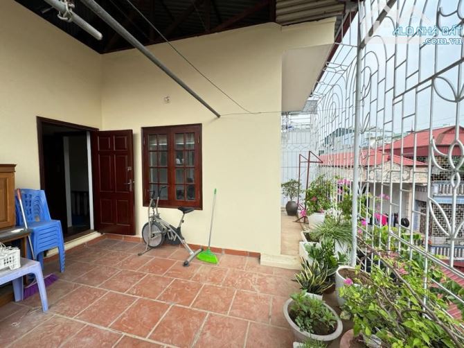 Nhà tự xây, ngõ 40 Phan Đình Giót, sổ 64m2,gần oto, ngõ SH quay đầu. Bán gấp 11 tỷ - 6