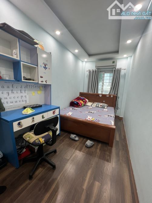 Bán tập thể tầng 2, ngõ 120 Hoàng Quốc Việt, Cầu Giấy: 120m, 3 ngủ. 110tr/m - 6