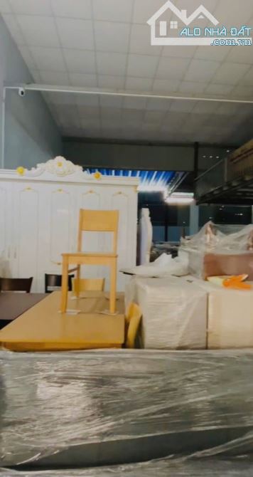 Cần bán gấp xưởng 145m² 2 mặt tiền đường ô tô thông  đối diện Công An Quận - 6
