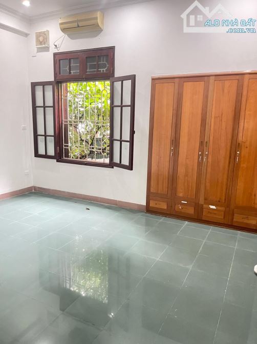 ĐỘI CẤN PHÂN LÔ ÔTÔ TRÁNH 80m 6T MT 5m 25Tỷ VỈA HÈ KHU VỰC DÂN TRÍ CAO TOÀN QUAN CHỨC - 6