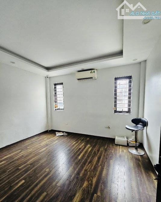 NHÀ NGÕ Ô TÔ PHỐ NGUYỄN CHÍ THANH - PHÂN LÔ - 45m2, 6t, 18xxx… - 6