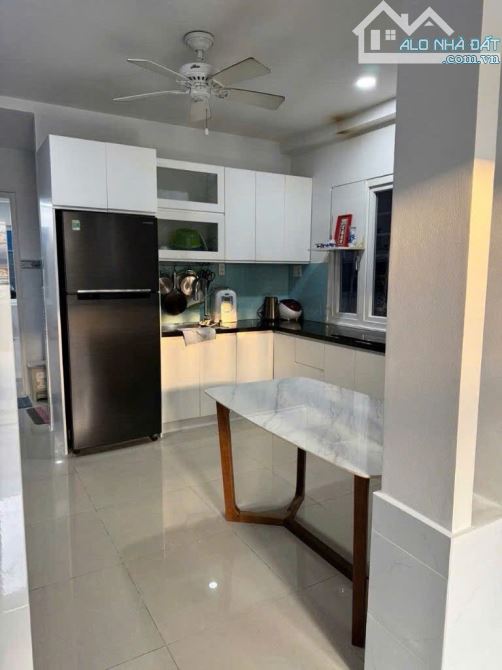 Bán nhà 2 tầng, Huỳnh Tấn Phát. 100m2 full thổ cư - Ngang 5m. Chỉ 5.x ty - 6