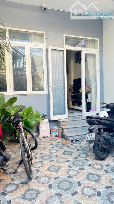 BÁN NHÀ 3 TẦNG, HẺM THÔNG PHÙNG HƯNG, CÁCH BIỂN 700M, GIÁ 3 TỶ 650. - 7