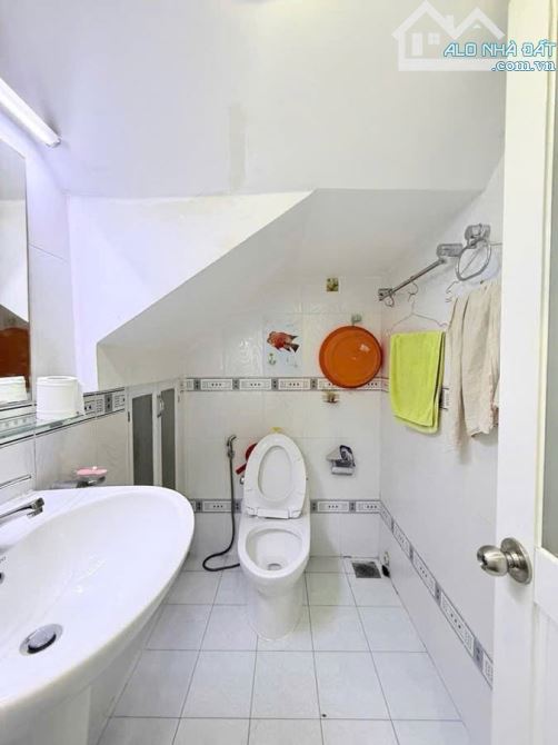 Nhà bán: đường Bành Văn Trân, DTSD 107m, 5Tầng, nhỉnh  5 tỷ - 7
