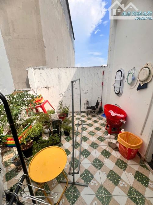 Nhà 2 lầu , 3pn,3wc, giá 4,35 tỷ , thạnh lộc 12,hướng tây bắc - 7