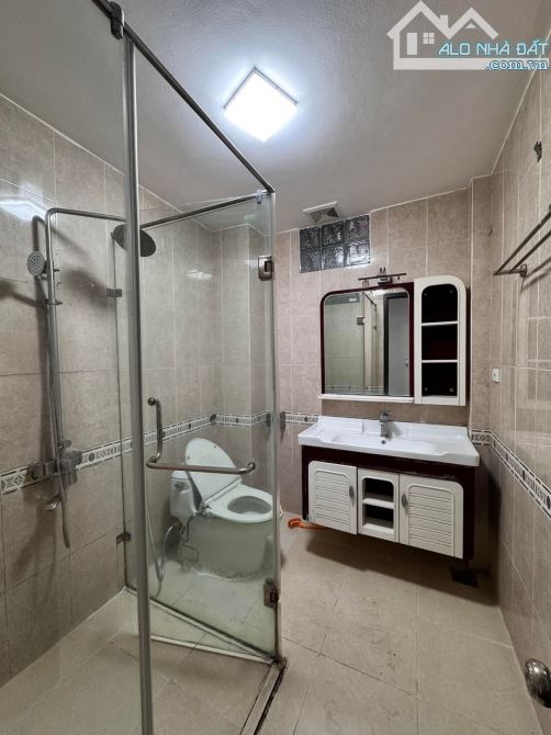 Nhà tự xây, mặt ngõ oto vào nhà, Trung Liệt, thoáng sau, sổ 70m2, CTY. Giá 16.6 tỷ - 7