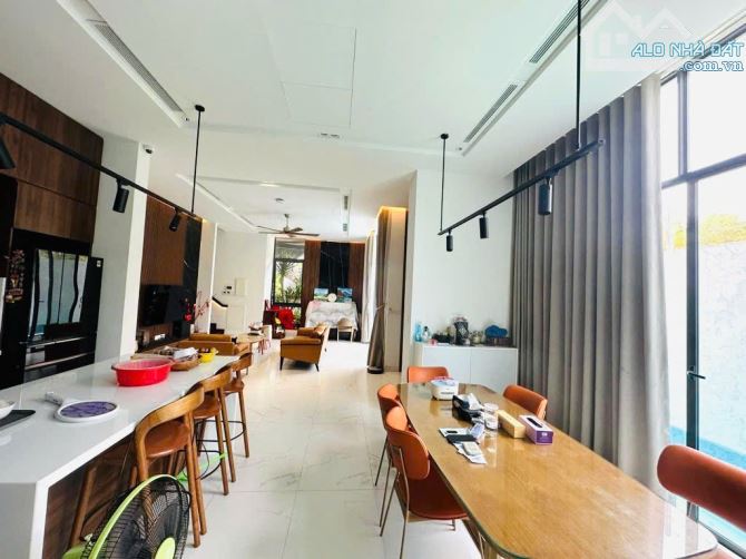 Bán Biệt Thự Tên Lửa, 300m2, 15x20m, 3 Tầng, 5PN, có hồ bơi, full nội thất, năng lượng MT - 7