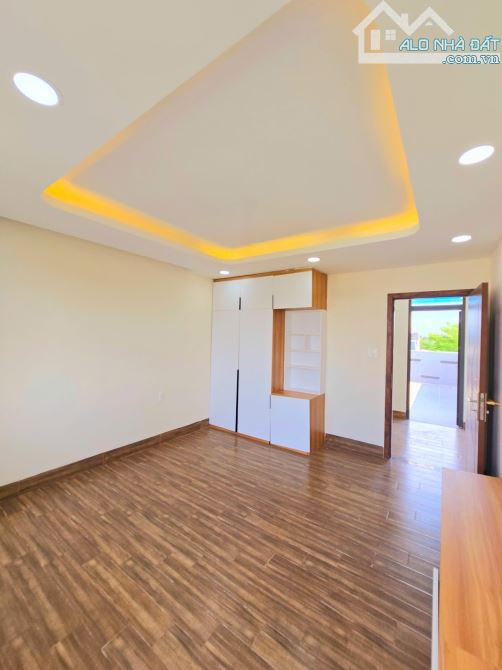 NHÀ PHỐ 72M2, 3 TẦNG, HOÀN CÔNG ĐỦ, ĐƯỜNG 8M, NGAY CHỢ LONG PHƯỚC,GẦN VINHOMES NGUYỄN XIỂN - 8