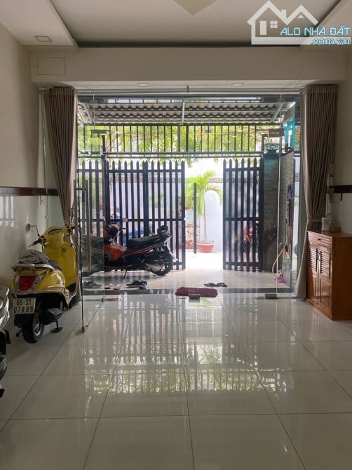BÁN NHÀ PHỐ VIP - HẺM XE TẢI THÔNG THOÁNG - KHU CƯ XÁ NGÂN HÀNG YÊN TĨNH, AN NINH - 8