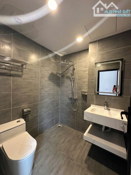 Nhà đẹp 2 mặt thoáng đường ô tô kinh doanh tốt ngõ Phố Chu Huy Mân DT 66m2 . Giá 13.3 tỷ - 9