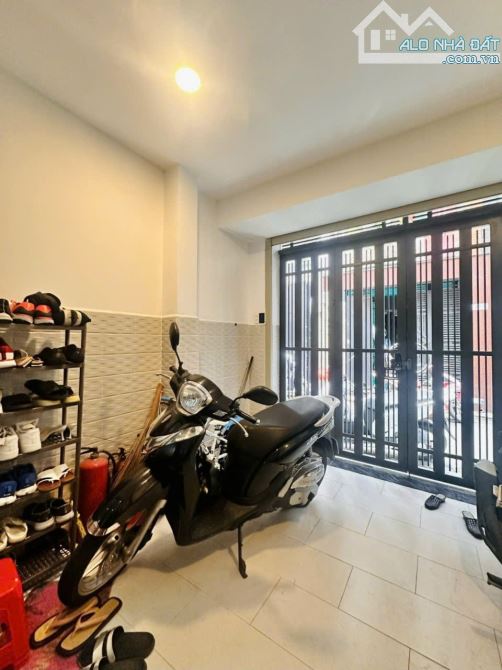 Nhà Đẹp.Vali vào ở ngay.4 tầng.Vị trí Đắc Địa.Huỳnh văn Bánh.Phú Nhuận - 9