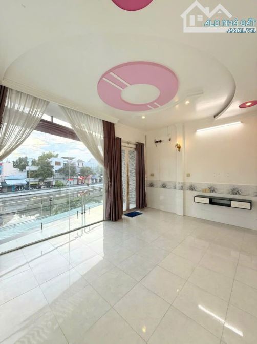 Bán nhà mặt tiền bờ hồ dài huỳnh cương , trệt lầu - 9