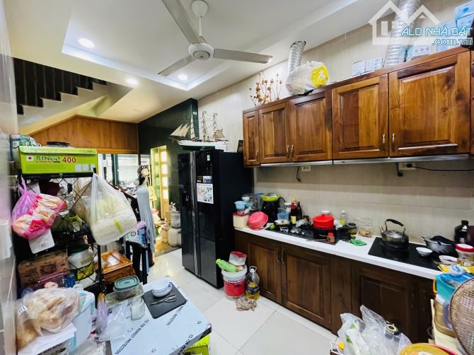 Bán nhà hẻm Dương Bá Trạc Phường 1 Quận 8. Nhà hẻm 1 xẹt, hẻm xe hơi thông thoáng, gần Tiể - 9