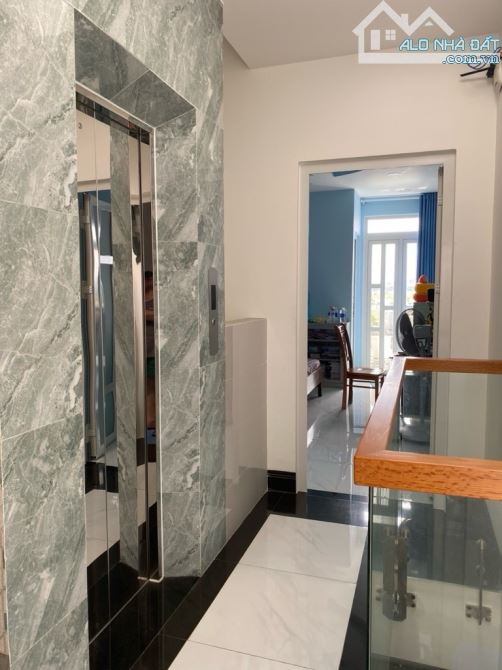NHÀ TÂN BÌNH CÓ THANG MÁY 4x14M GIÁ 8,4 TỶ TẠI PHẠM VĂN CHIÊU PHƯỜNG 15 NHÀ 5 TẦNG 5 PHÒNG - 9
